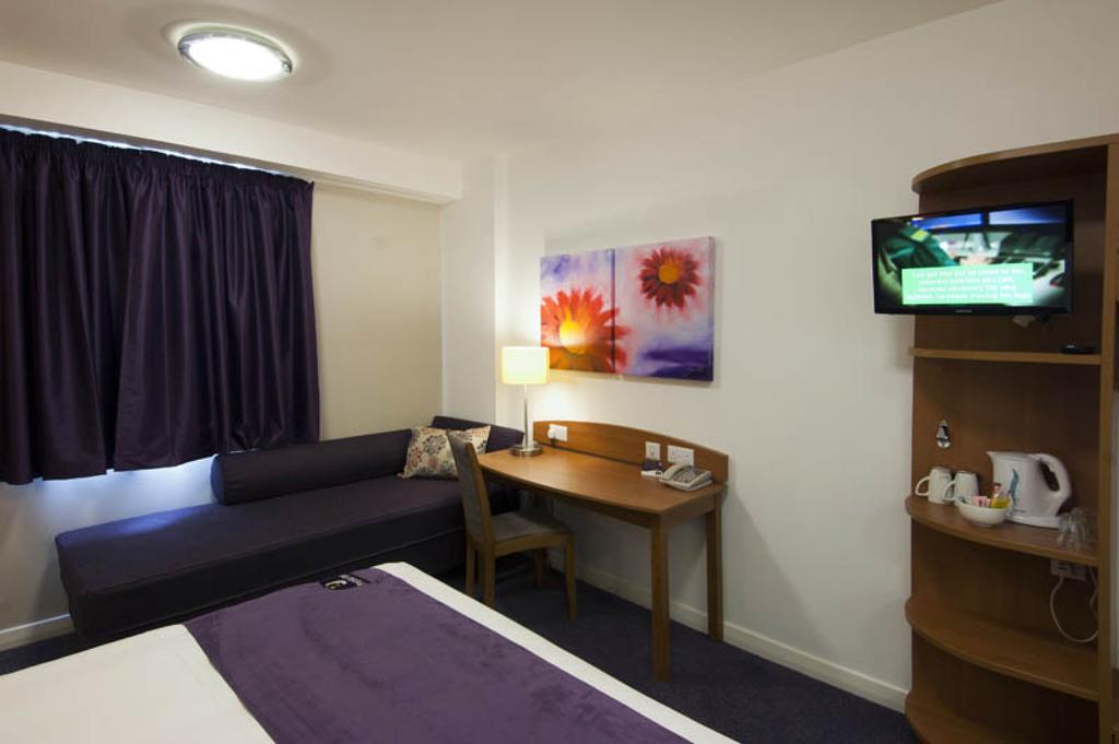 Premier Inn Newcastle City Centre Millennium Bridge Exterior foto