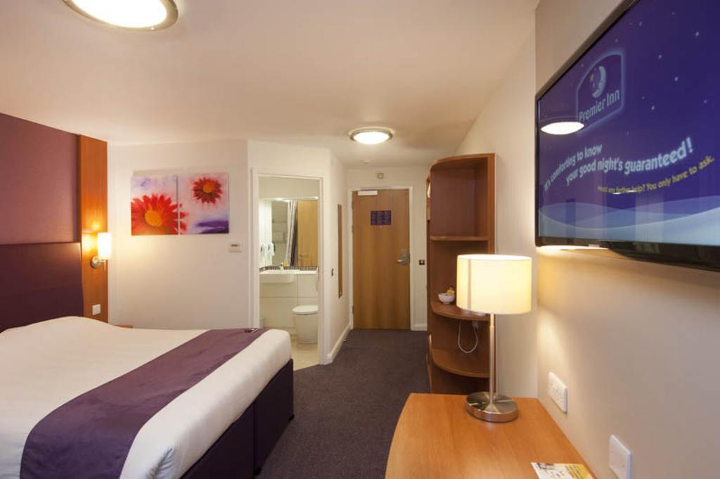 Premier Inn Newcastle City Centre Millennium Bridge Exterior foto